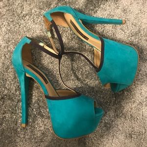 Steve Madden Angels Size 7 TStrap Platform Sandals